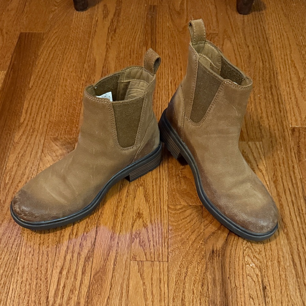 Ugh Brown Leather Boots